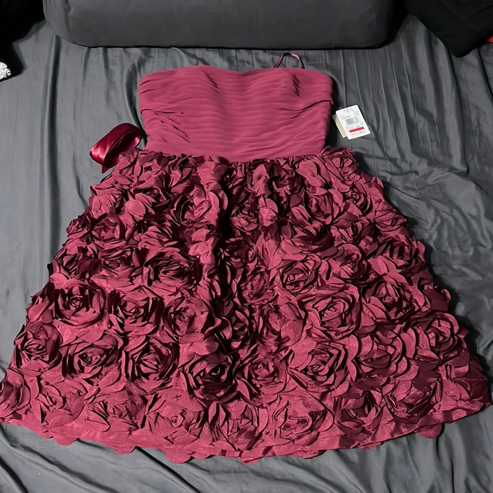 Aidan. Wine Short Strapless Dress with Rose Details. Size 4.